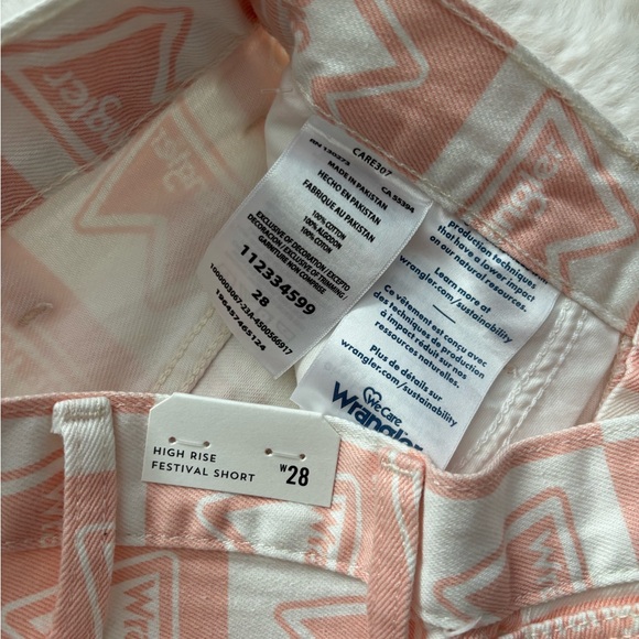 NWT Wrangler - Signature Logo Print Festival Cut Off High Rise Denim Shorts - Picture 10 of 14